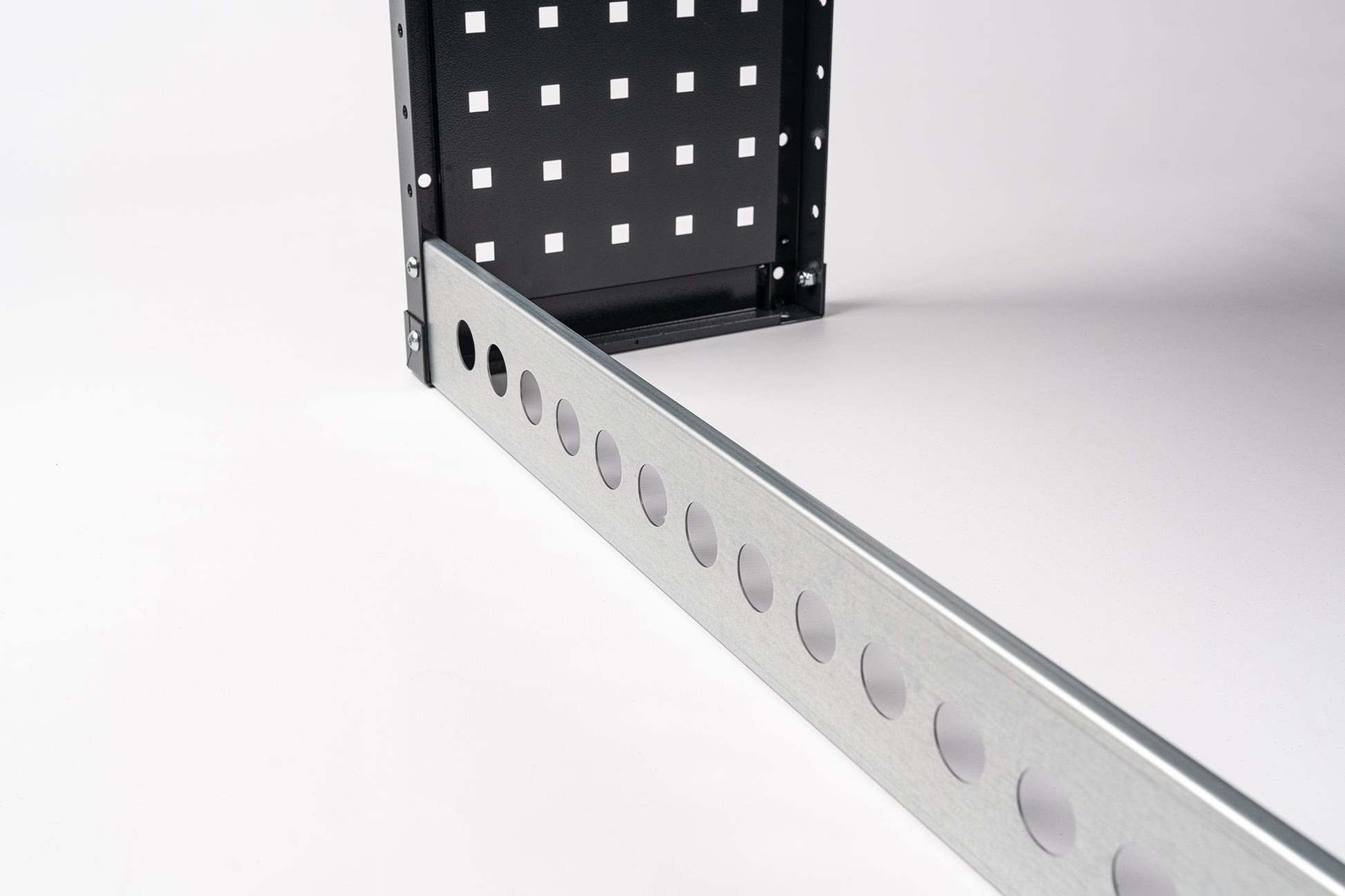 Van Lashing Rail